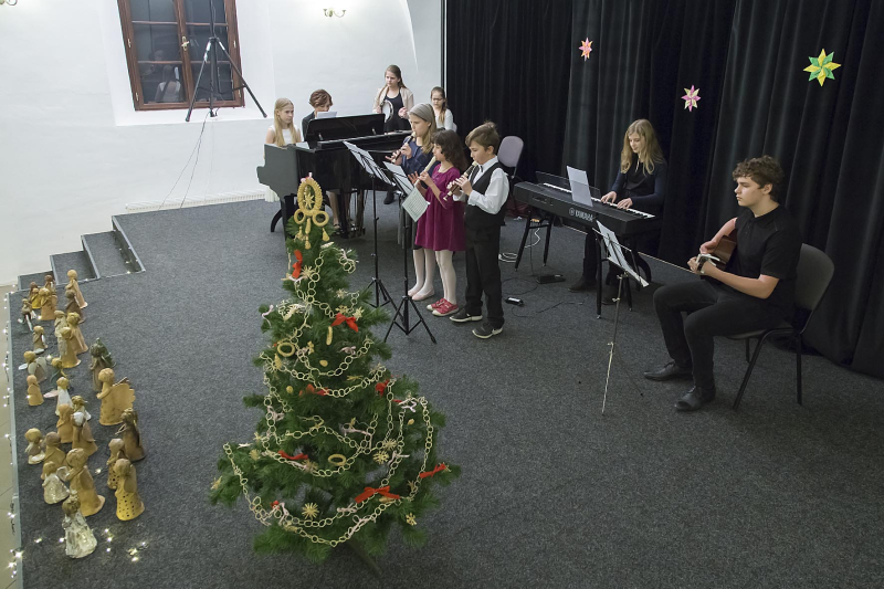 Klavírní besídka žáků ze třídy paní učitelky Pavlíny Němečkové 4. 12. 2018 (HO)